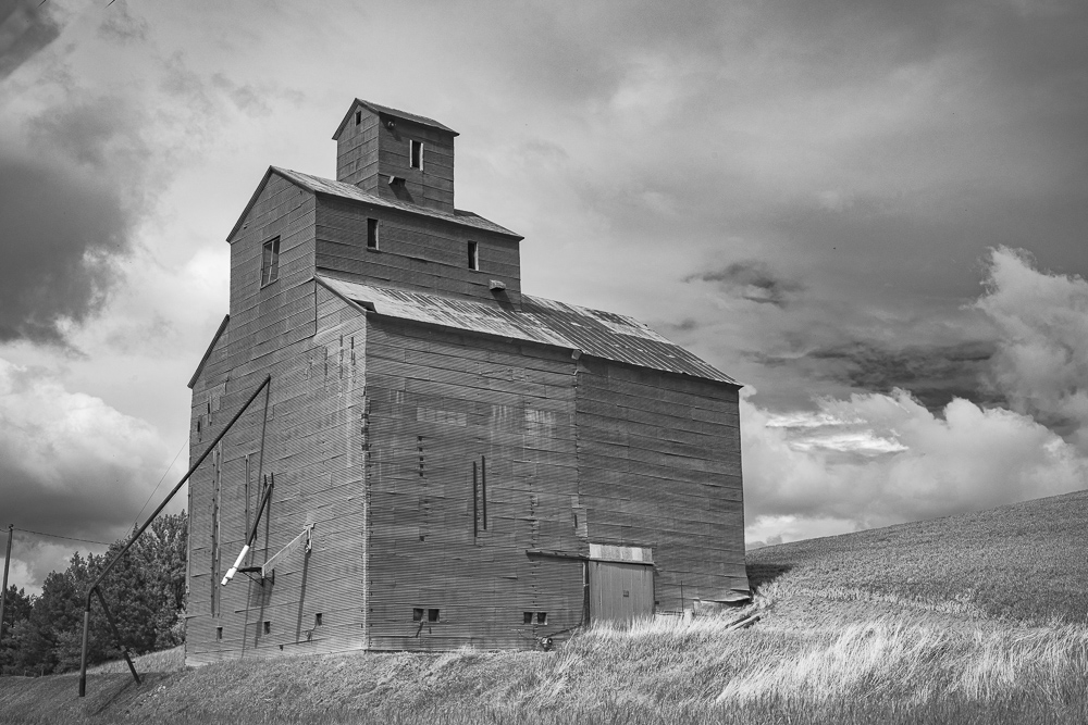 Black and WHite of a storage barn in Eastern Washington